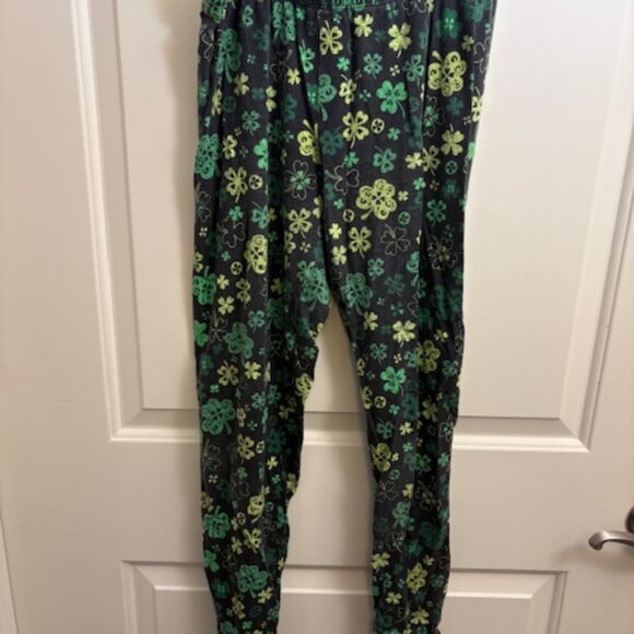 Black Leggings with Green Shamrock Print – St. Patrick’s Day - Picture 1 of 3